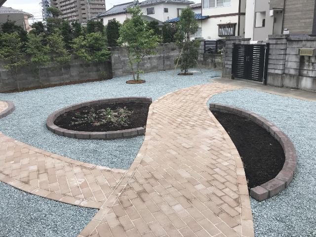 堺市の庭に合わせた砂利敷きデザイン